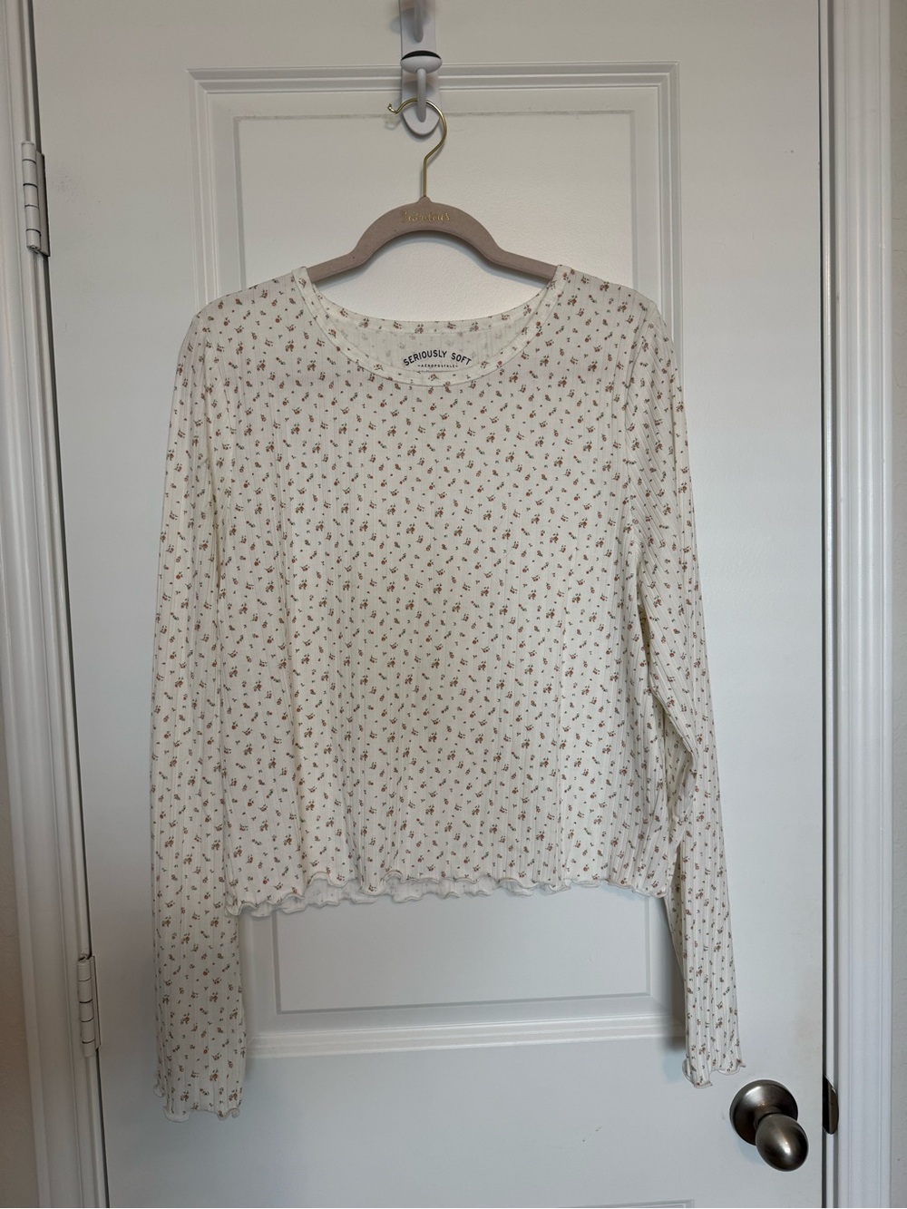 Aéropostale White Long Sleeve Floral Print Cropped Seriously Soft Shrunken Tee